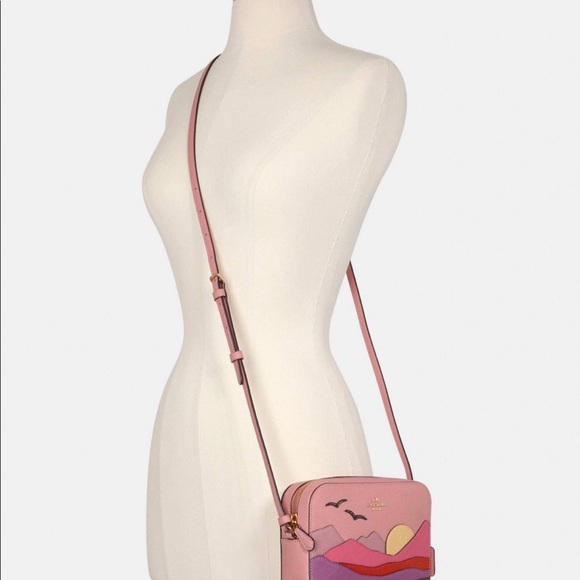 Cute Coach Bag With Mountain Postcard - Picture 4 of 4